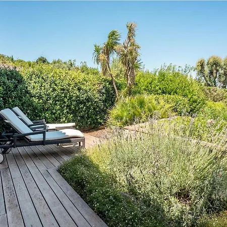 Charming A C House 2br 4p -