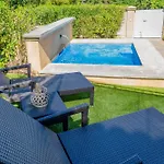 Charming A C House 2br 4p - * סן טרופז