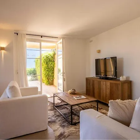 Charming A C House 2br 4p - *