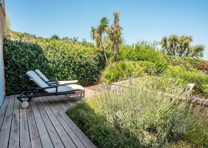 Charming A C House 2br 4p -